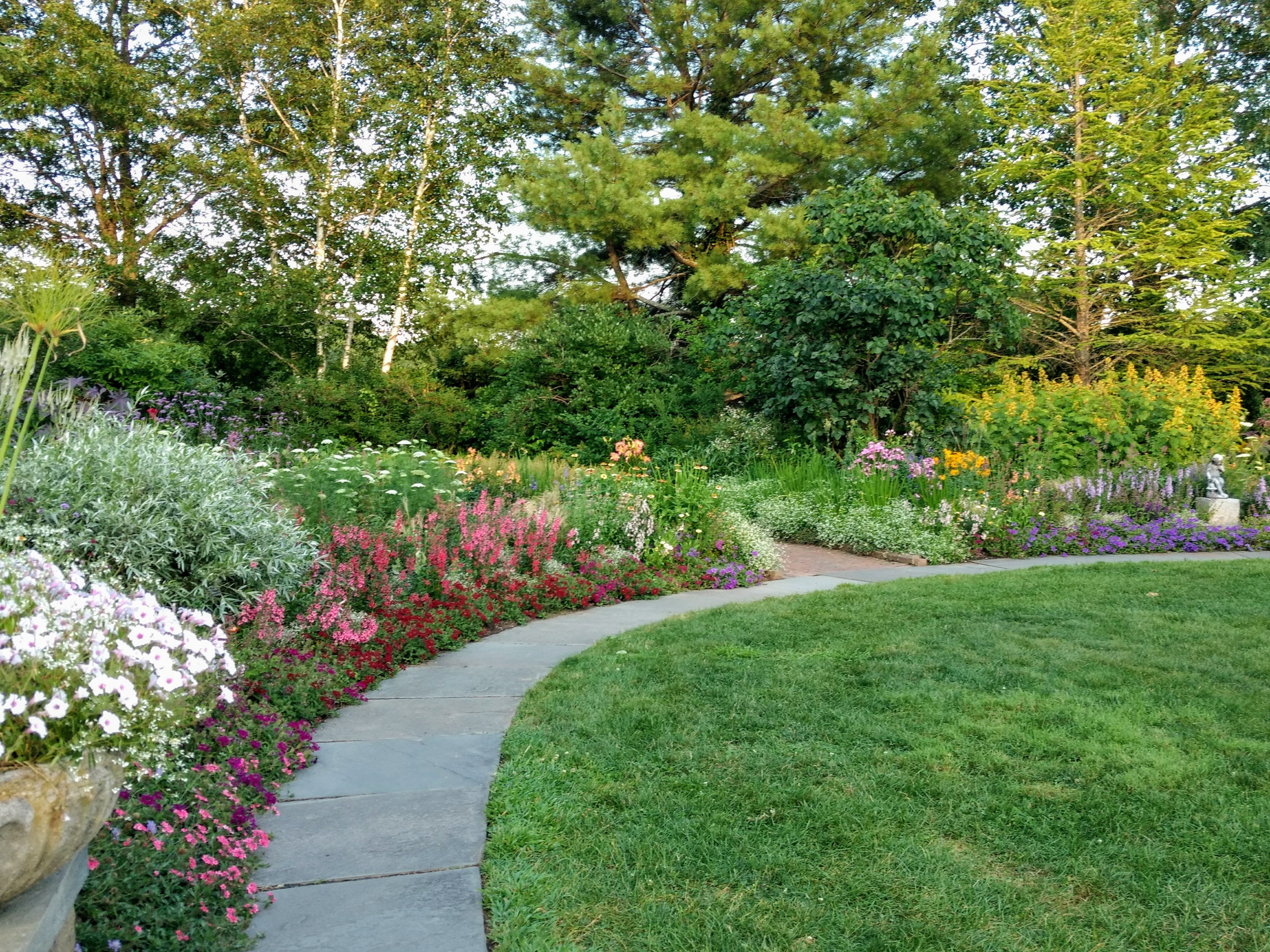 Благоустройство участка частного дома в Ижевске и Удмуртской Республике